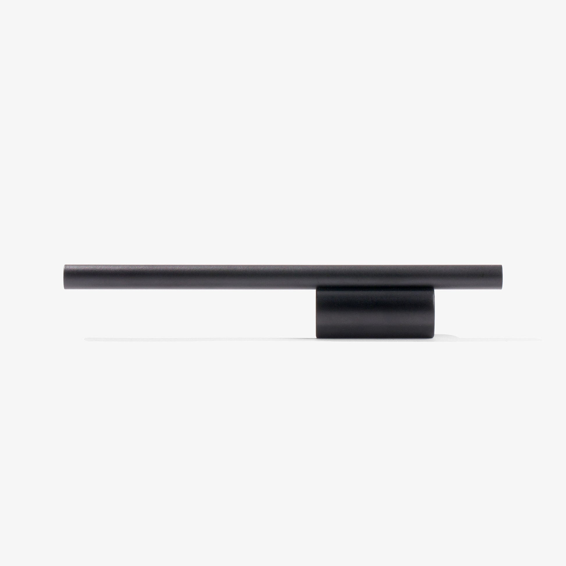 Counterbalance Asymmetrical pull in matte black side view