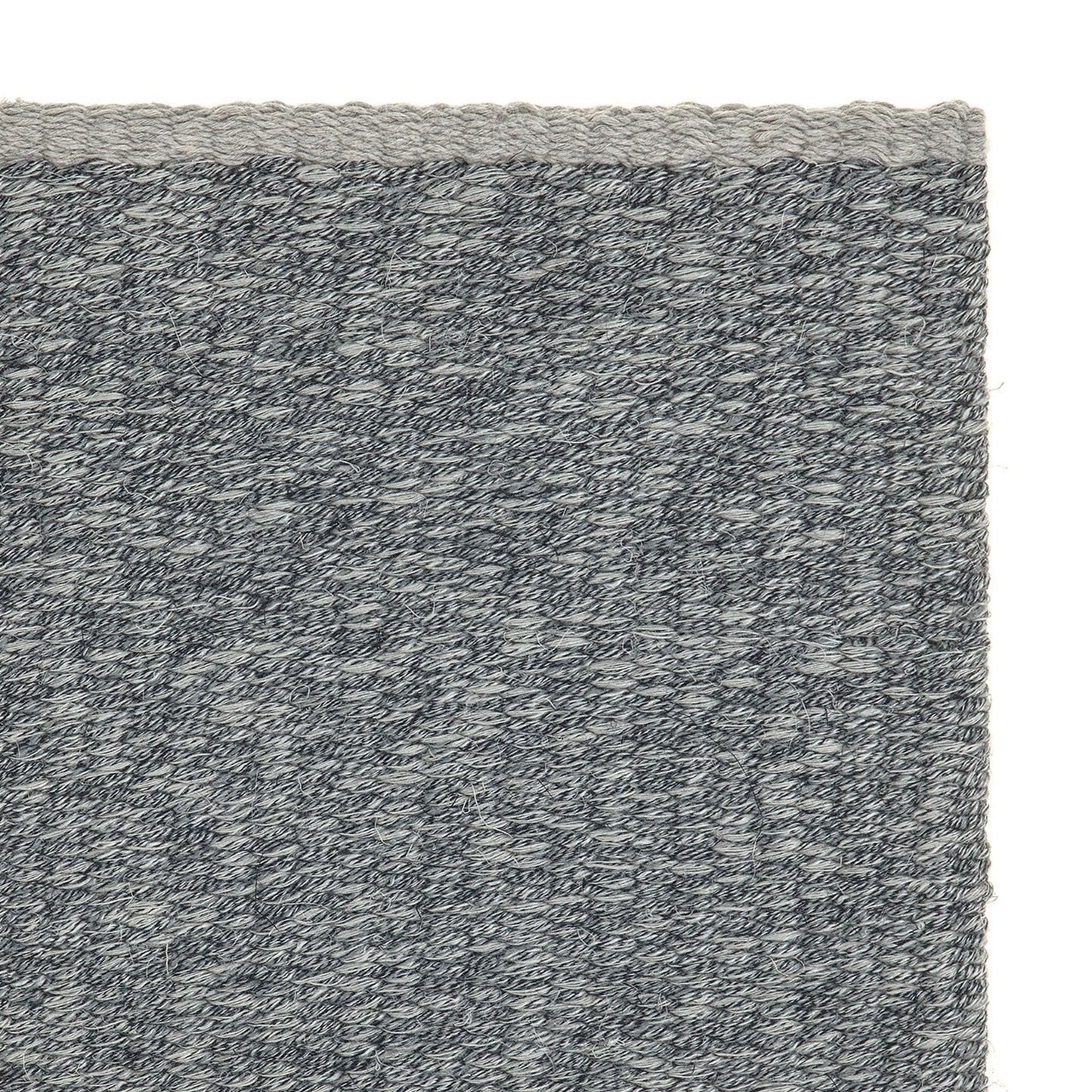 Jaspe rug style in smoke grey spun flat weave