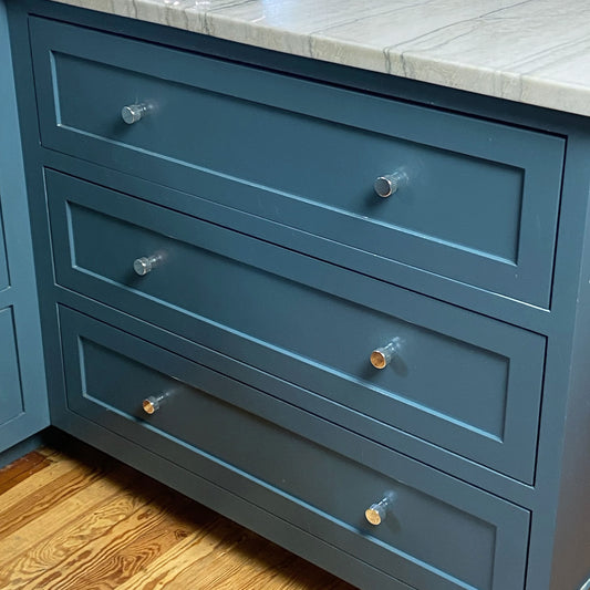 Ribbed fluted cabinet knobs installed on lower cabinet doors