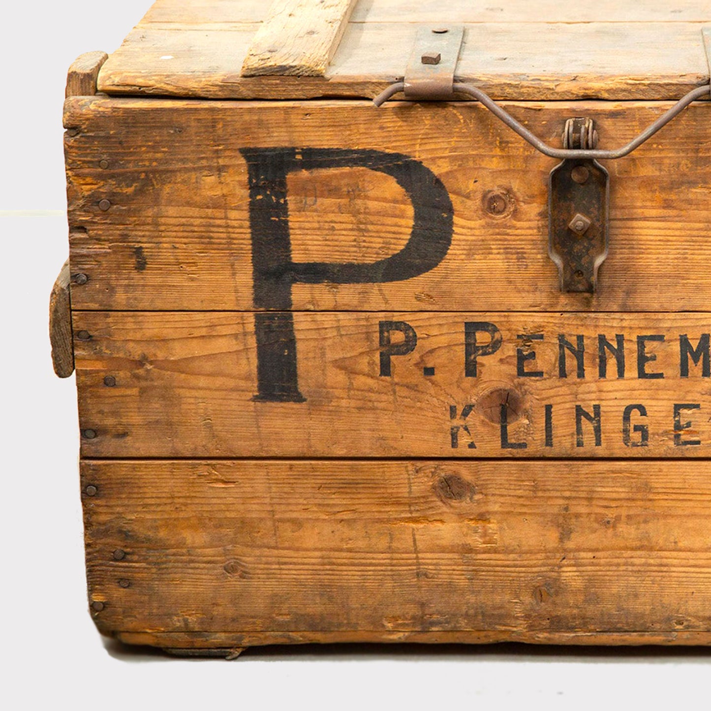 Close up - Rustic Wooden Storage Chest - P. Penneman Klinge